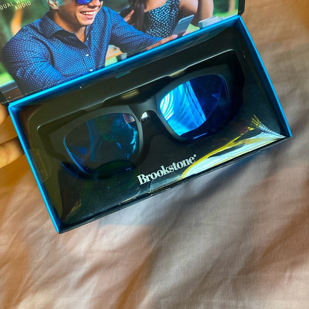 BROOKSTONE Audio Shades Sunglasses with Built-in Speakers New in Box - Picture 4 of 8